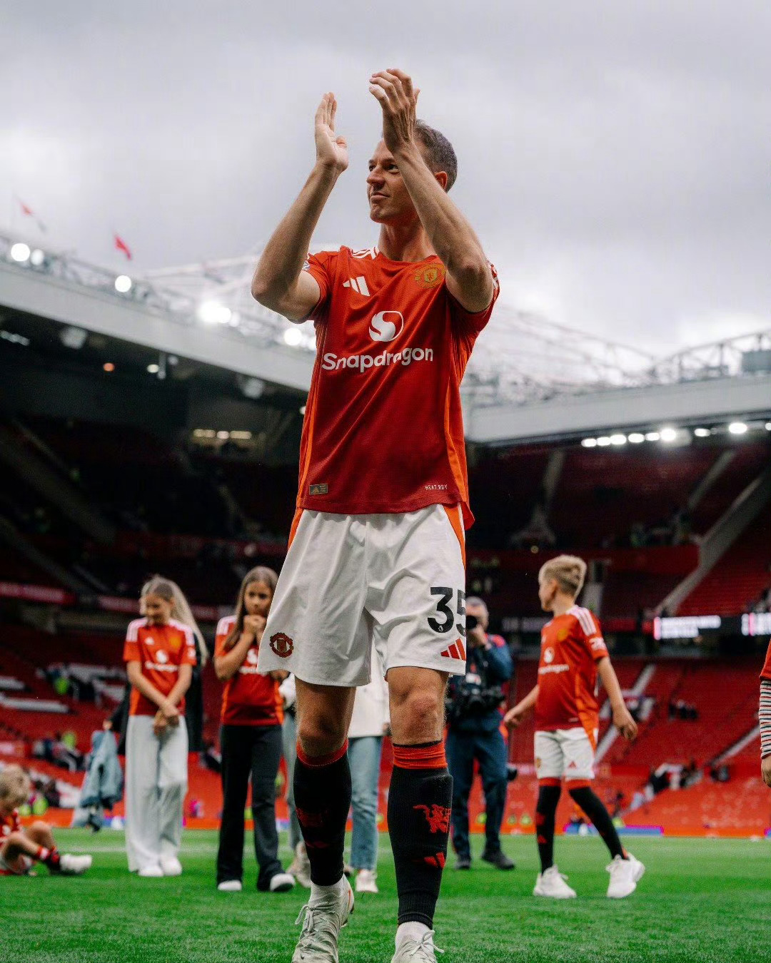 关键时刻突围战来临；曼联围绕葡超篮板制胜；质疑声仍在；年轻球员得到机会(从葡超到曼联加冕称王无上青锋)